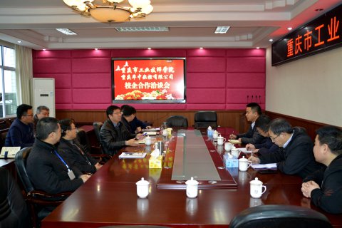 新华社重庆分社记者到重庆市工业高级技工学校