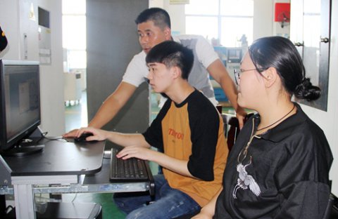 迎战酷暑不懈怠 刻苦训练争佳绩